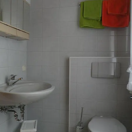 Heidi's Haeuschen Homestay Schollbrunn